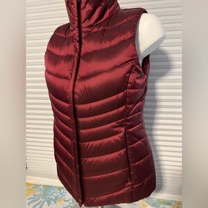 The North Face Women's Down Puffer Vest - Burgundy